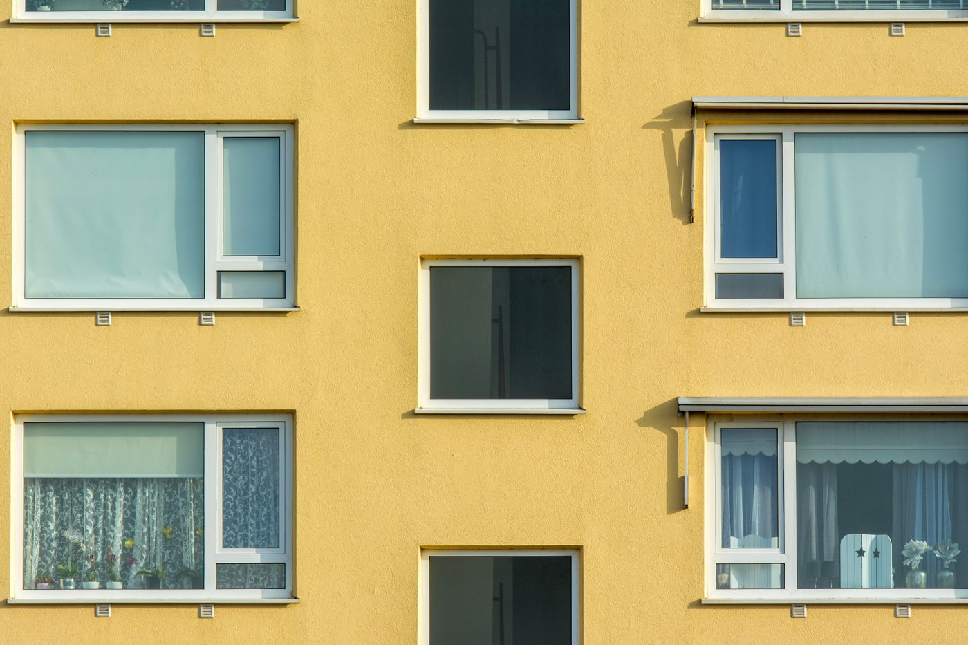 Kozijnen vervangen in een VvE: wie beslist en wie betaalt?