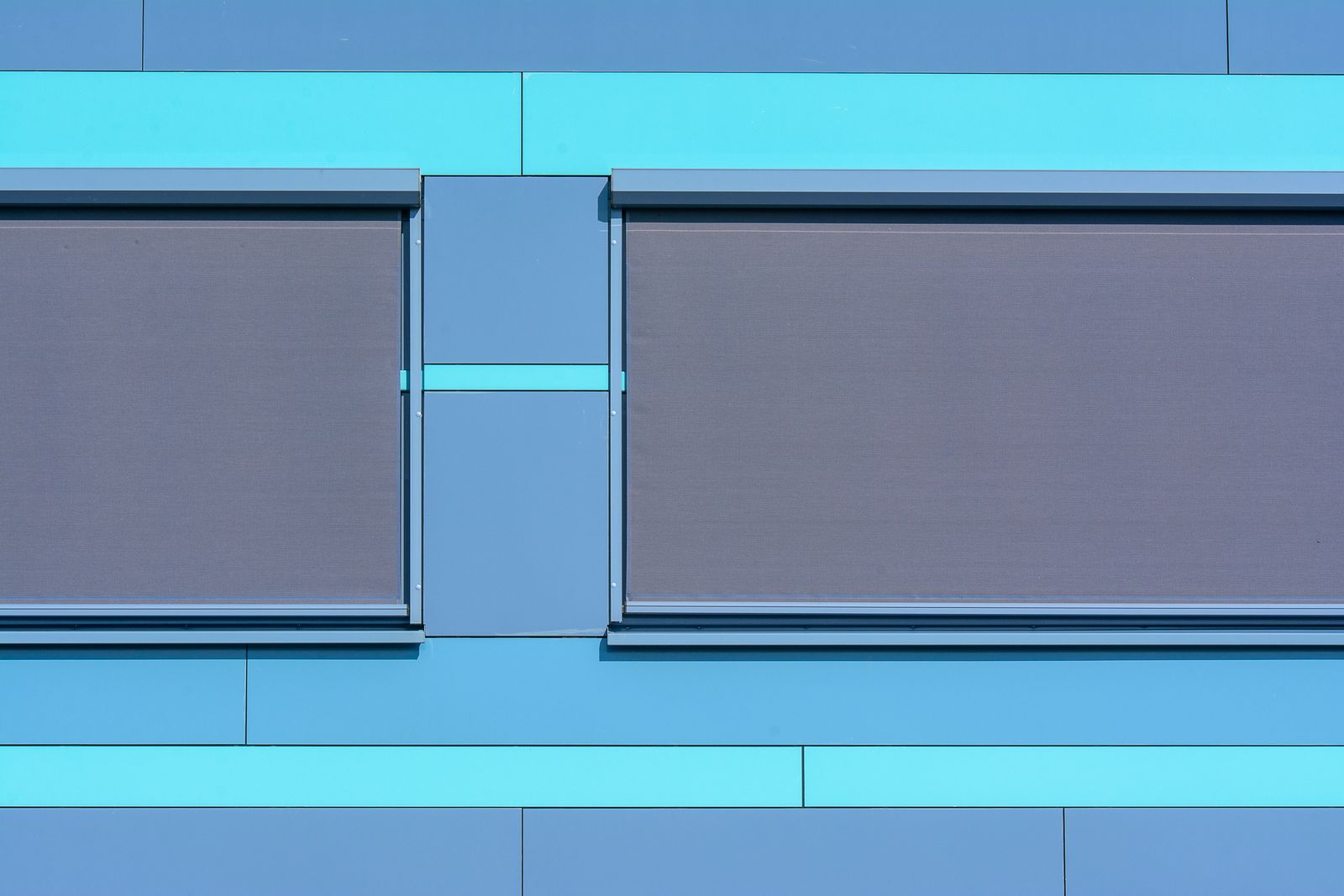 Zonwering op kunststof kozijnen: screens, rolluiken en waar ze vastzitten